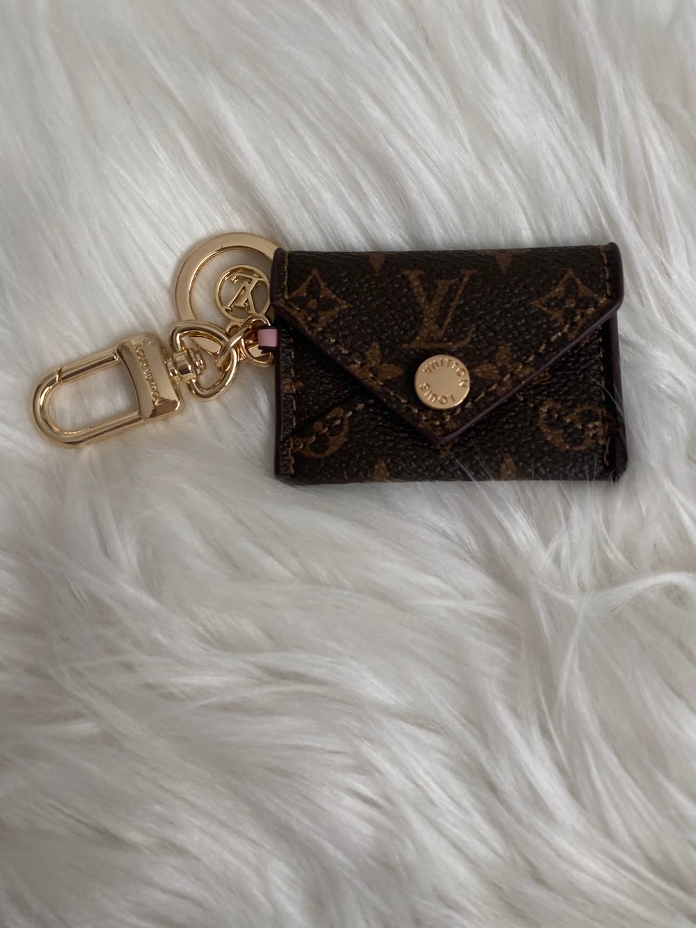 LV KEYCHAIN  ShopBambinaBoutique