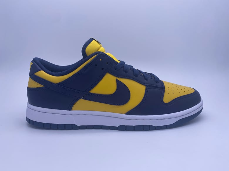 Image of NIKE DUNK LOW RETRO "MICHIGAN"