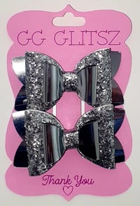 2 toned silver bows