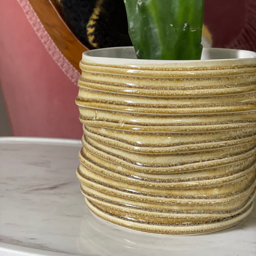 Sand Grooved Planter