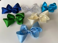 Image 2 of Hazel hair bow