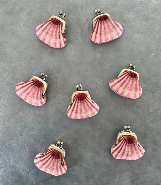 Image of Tiny seashell purse, velvet kisslock coin pouch