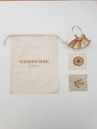 Image 1 of Box  Broderie L Accessoires