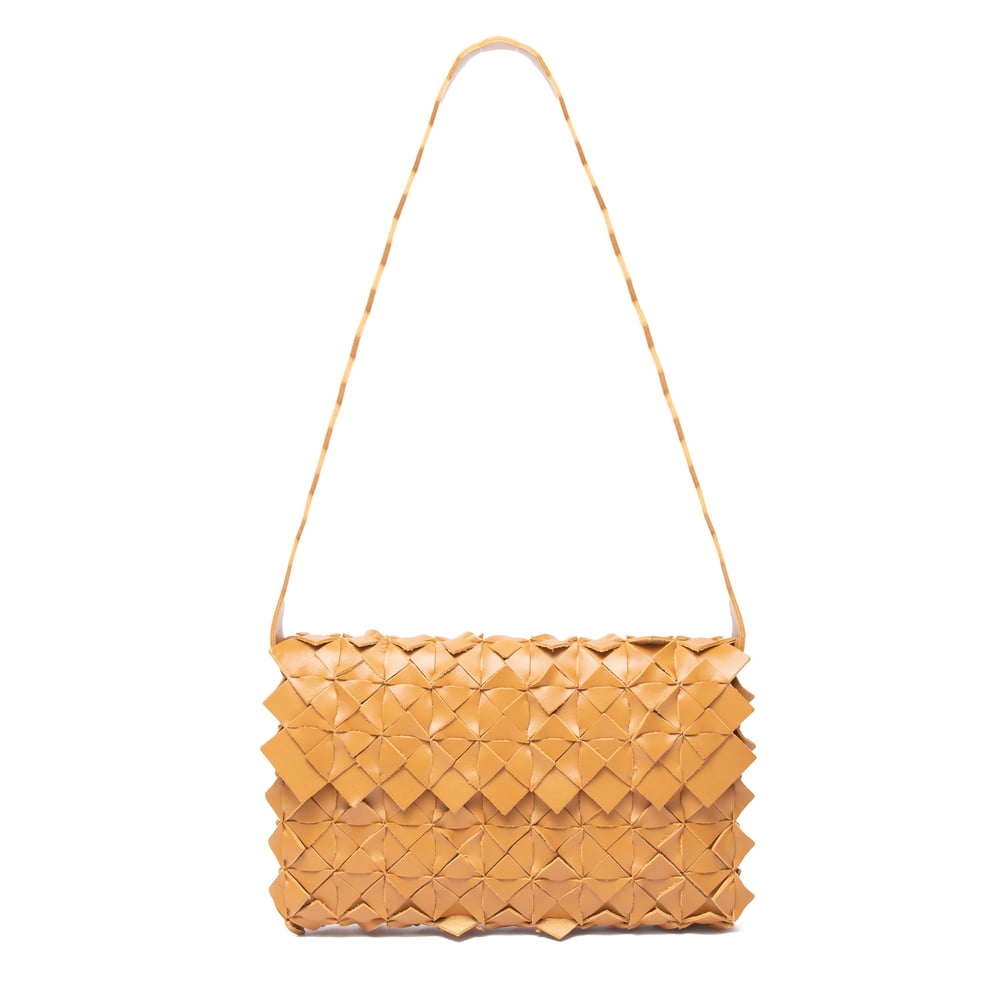 Image of Nahua clutch in pelle color cammello