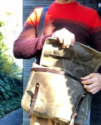 Image 3 of Messenger bag in waxed canvas / Musette / bicycle handle bar bag 