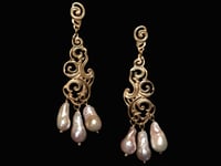 Image 3 of NUAGES BAROQUE Big Earring - 3 Rose Drop Pearls