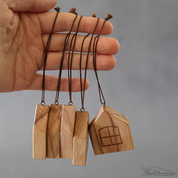 Image of Christmas tree ornaments - miniature houses to hang - set of 5 (beech)