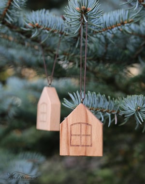 Image of Christmas tree ornaments - miniature houses to hang - set of 5 (beech)