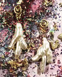 Image 2 of NUAGES BAROQUE Earring Petite - Pearl Coral