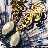 Image 1 of NUAGES BAROQUE Big Solo Earring with Pearl