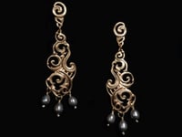 Image 2 of NUAGES BAROQUE Earring Big - 3 Caviar Pearls