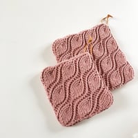 Image 1 of Lind potholders - english