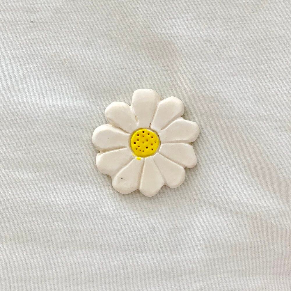 Image of Ceramic Daisy Magnet - SMO