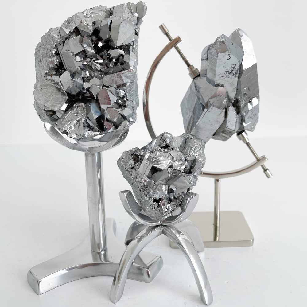 Image of Titanium Quartz no.42 + Chrome Post Stand