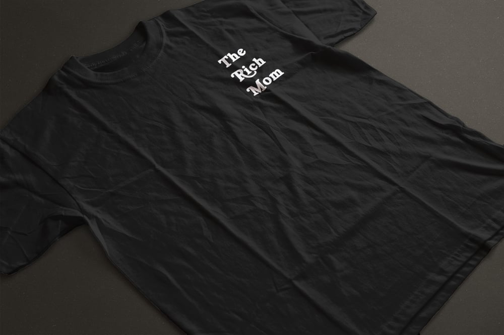 THE RICH MOM T-SHIRT