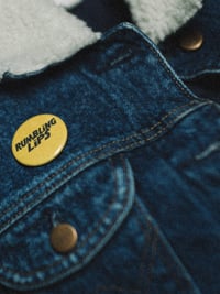 Rumbling Lips Pin