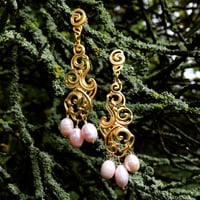 Image 2 of NUAGES BAROQUE Big Earring - 3 Pearls - Various Colours