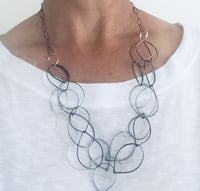 Image 5 of Loop necklace in black & Gold