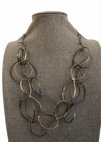 Image 2 of Loop necklace in black & Gold