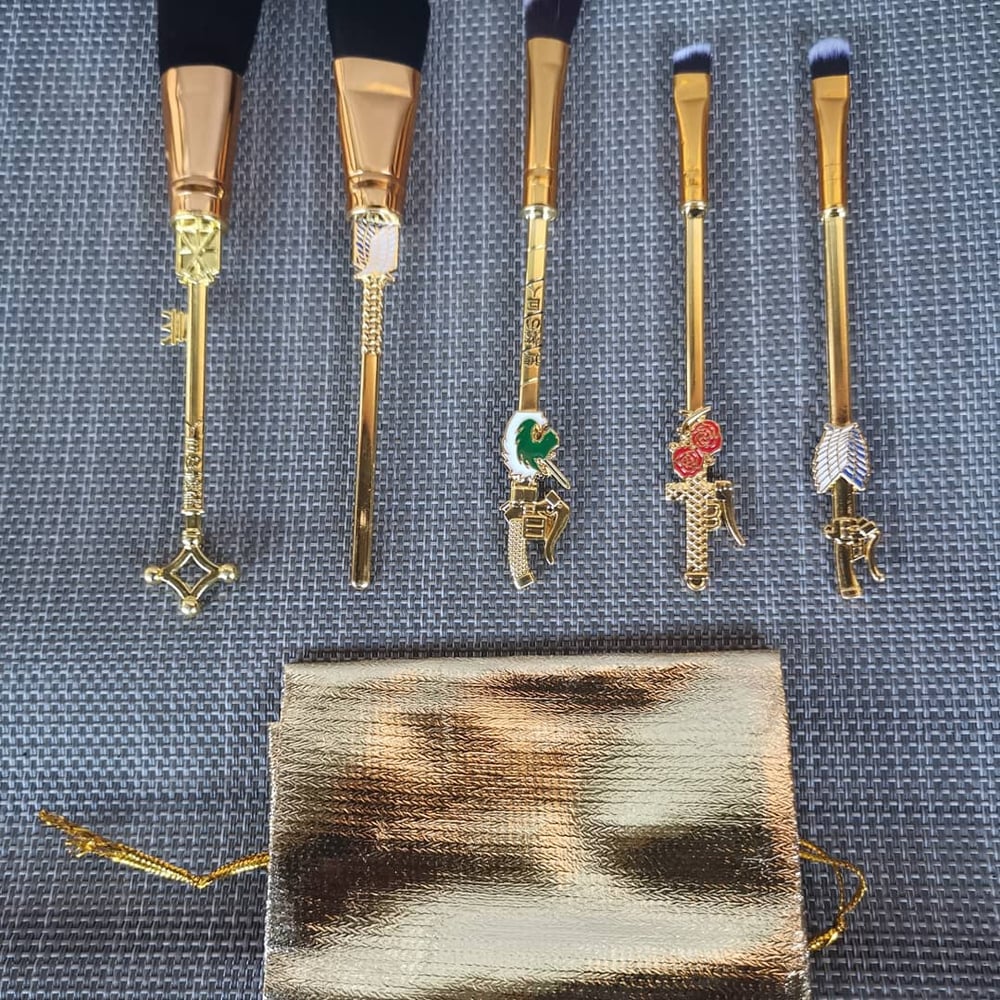 Image of Attack on Titan Make up Brushes with bag