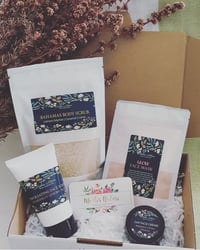 Face & Body Pamper Gift box for Her | Natural Bath & Body care
