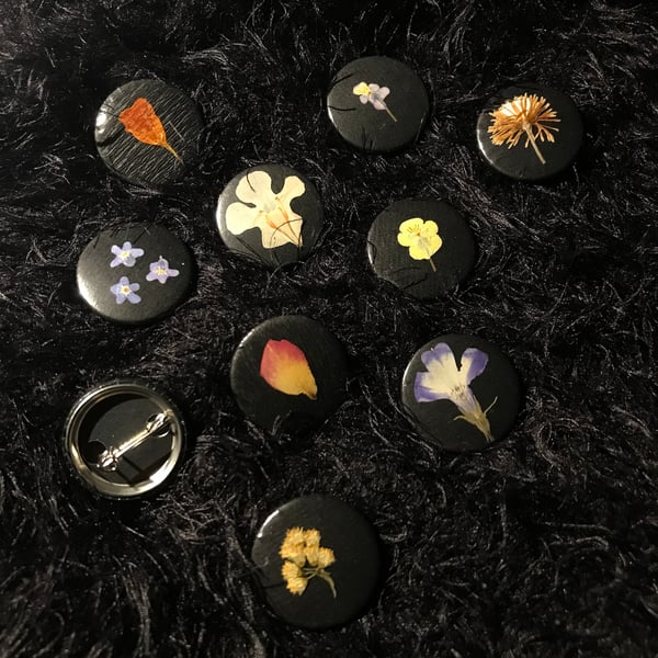 Image of Flower pins / buttons