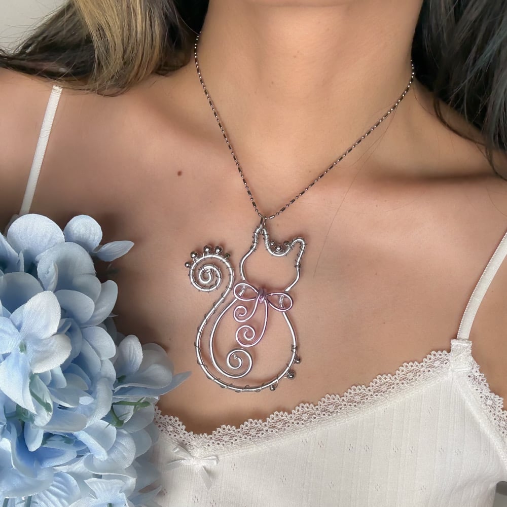 Image of Kitty Swirl Wire Pendant