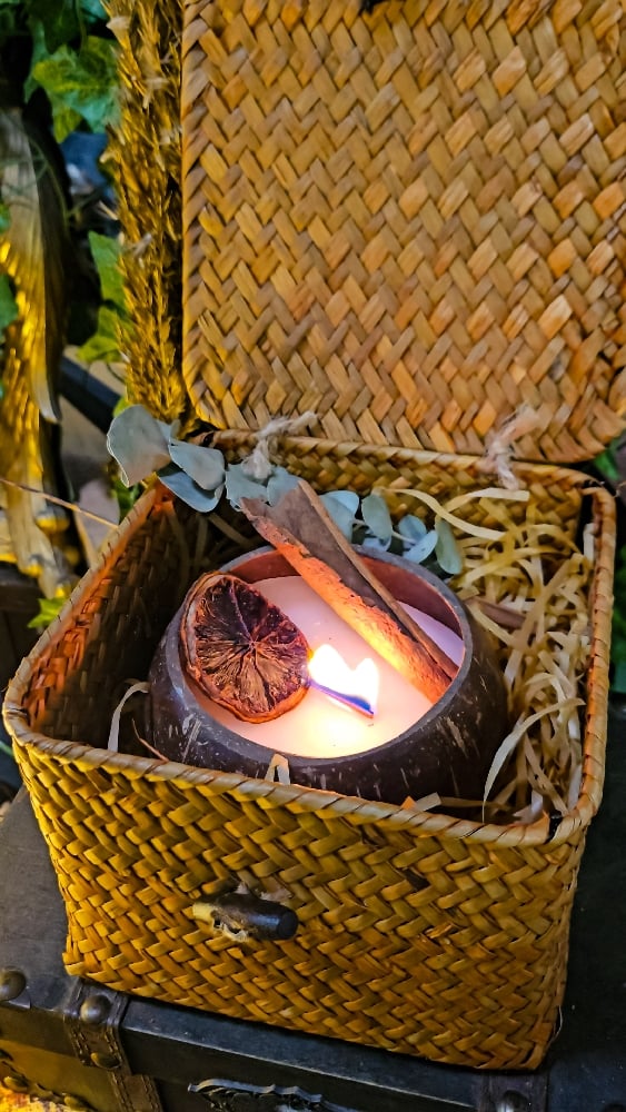 ๐The Armored Kingdom Eternal Ember Medieval Candle - Subtle Ocean Breeze Scent