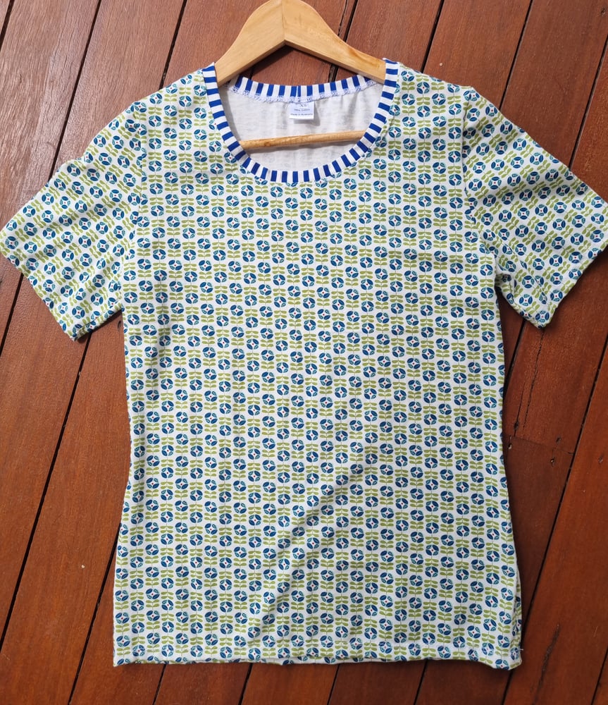 Image of Itty Bitty Blossom Tee. Size Extra-Small 