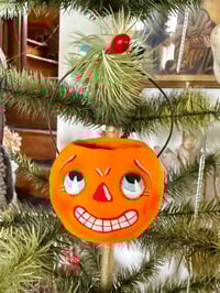 Grinning Jack O' Lantern with Flameless Tealight I