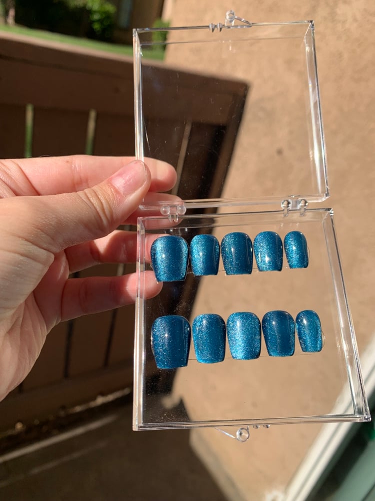 Image of Blue Gem Cateye Nails 