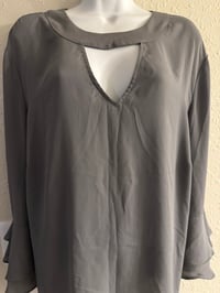 Image 8 of XL SoHo Jeans Gray Flare Sleeve Top #1012*8
