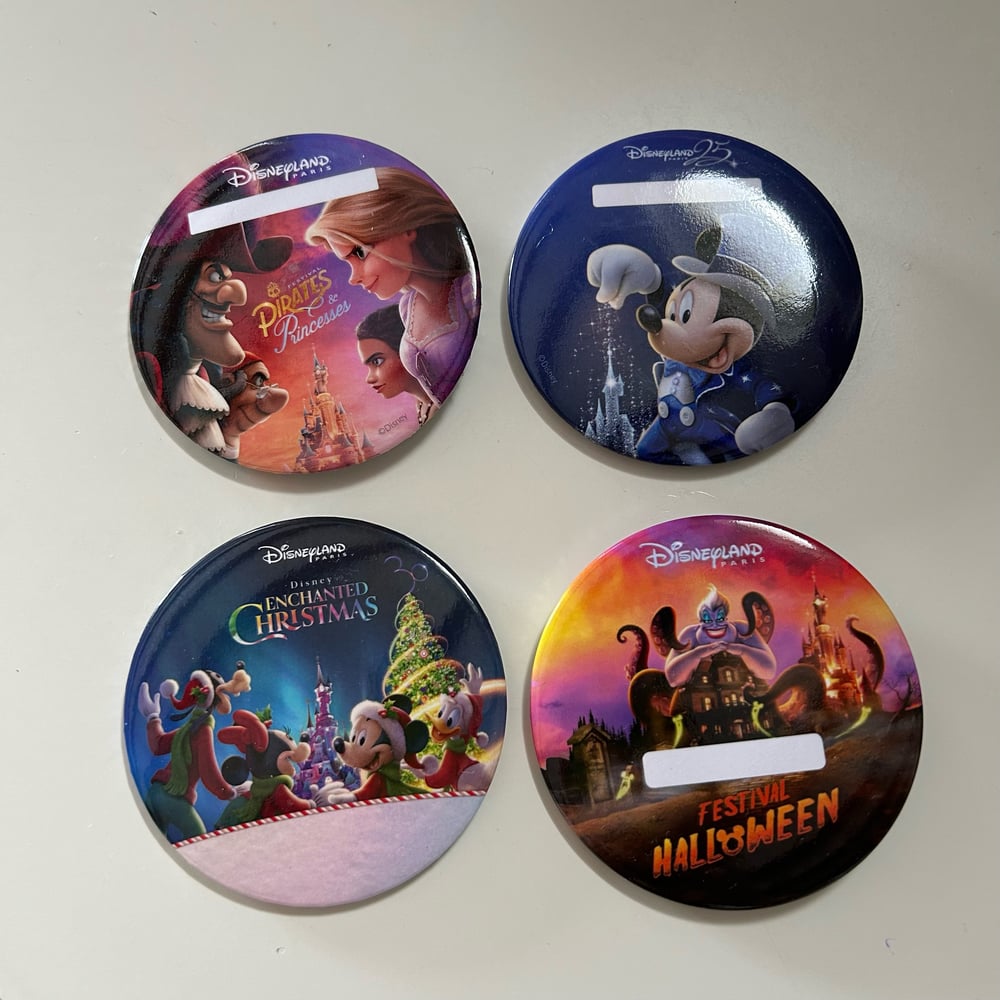 Image of LOT 4 BADGES DISNEYLAND PARIS