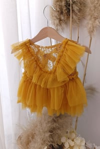 Image 2 of Photo prop | Sitter baby set | Iris set 9-12 months | honey yellow