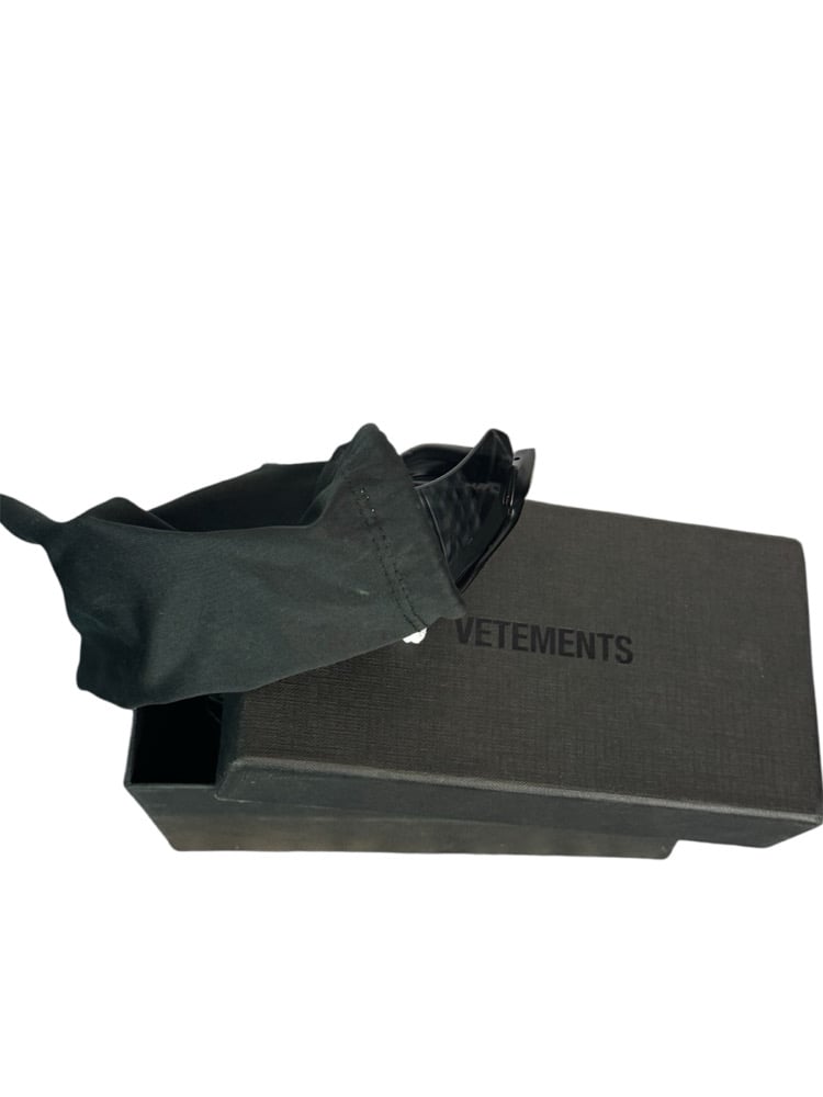 Image of Vetements Oakley Shield Edition Sunglasses 
