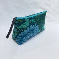 Image 2 of William Morris Standing Pouch No.15