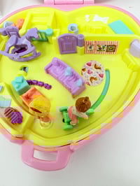 Image 9 of Ensemble bracelet et Polly Pocket coeur rose nursery