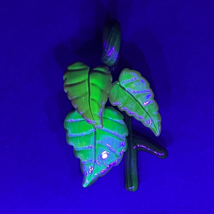Image of Fall Fades 2025 Leaf Vine Pendant 8