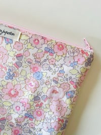 Image 2 of *NEW* La Pochette à maillots parfaite Liberty Betsy dragée enduit