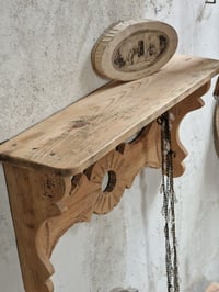 Image 2 of L'étagère à crochets 
