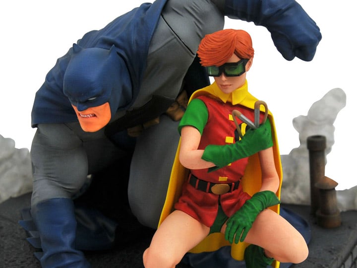 DC Gallery Batman & Robin (Carrie Kelly) Deluxe Diorama by Diamond Select