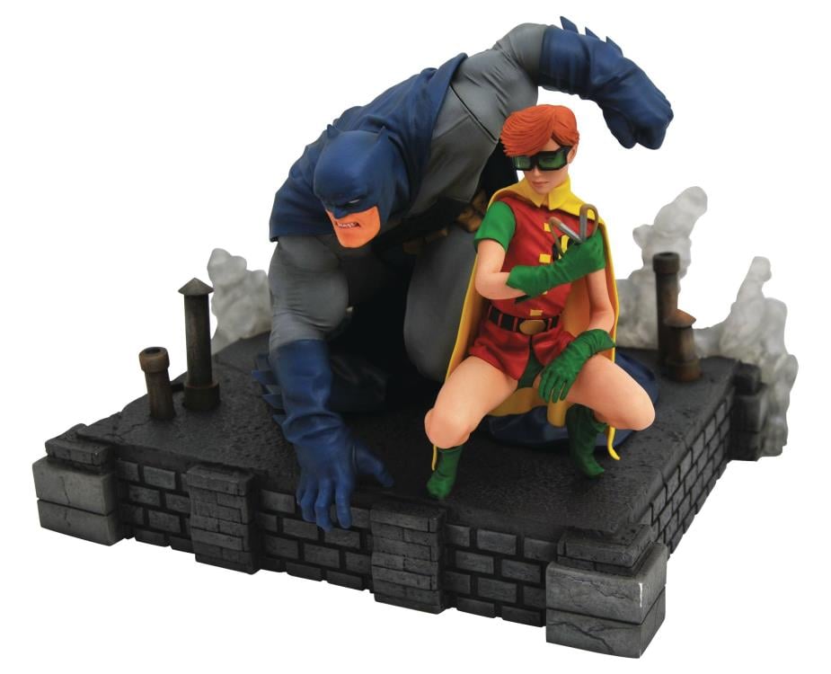 DC Gallery Batman & Robin (Carrie Kelly) Deluxe Diorama by Diamond Select