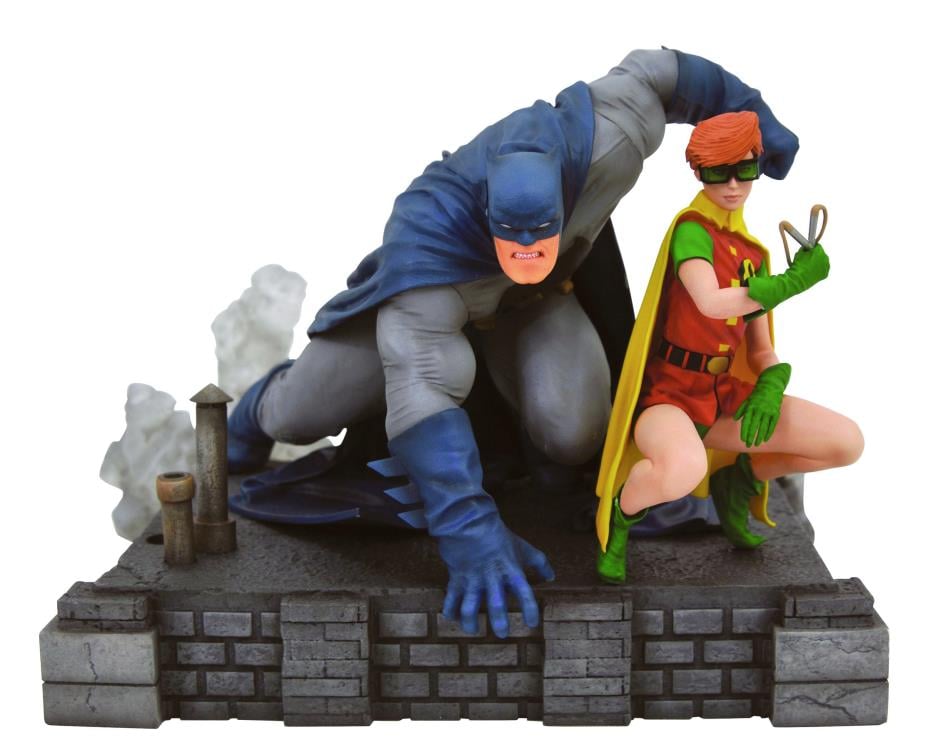 DC Gallery Batman & Robin (Carrie Kelly) Deluxe Diorama by Diamond Select