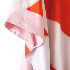 Image of Rød/hvid stribet silke kimono m lyserød krave