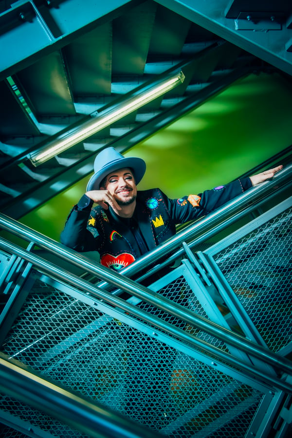 Image of Boy George in the stairs