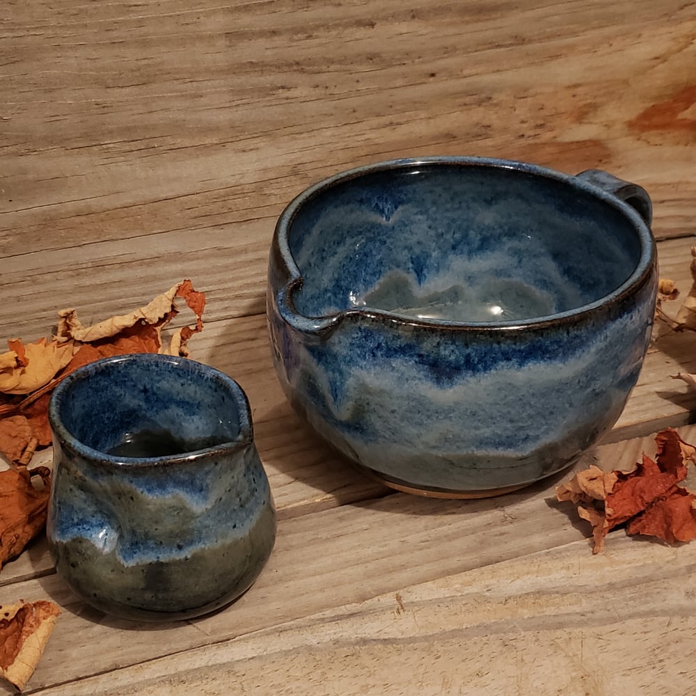 Image of Countertop-worthy Batter Bowl 4 cup with Chirpy Bird Pitcher: Blue Skies (Indigo)
