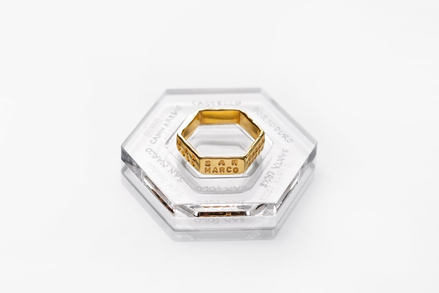 Image of · VENEZIA · gold plated silver hexagon ring