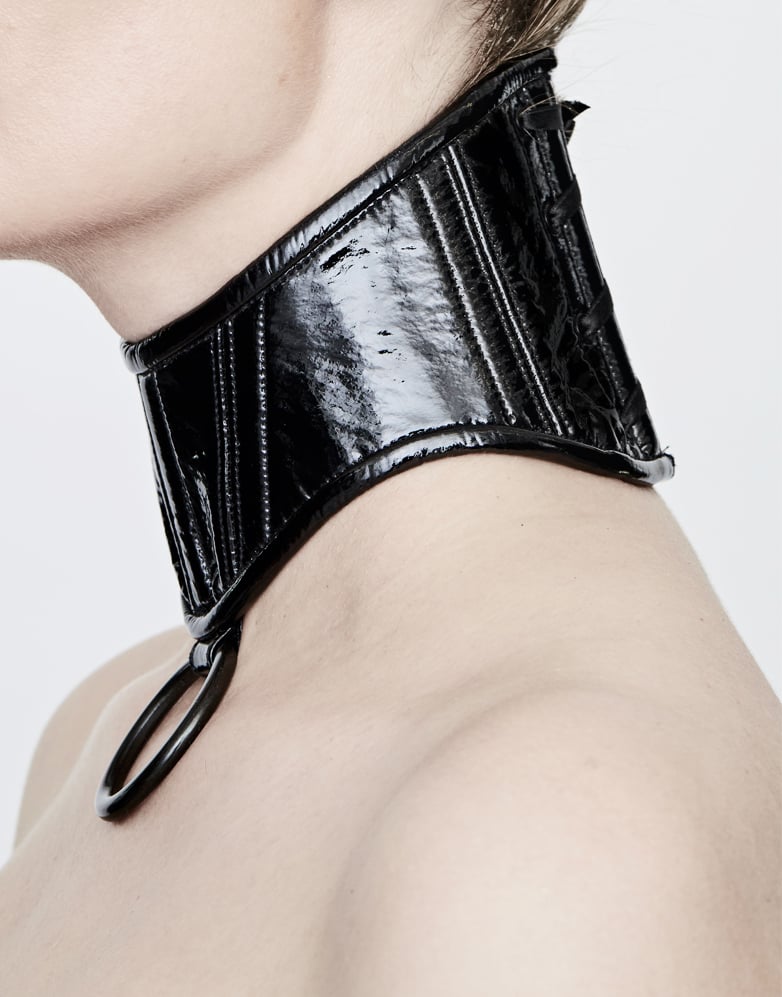 Image of CANICE - POSTURE COLLAR - PATENT LEATHER
