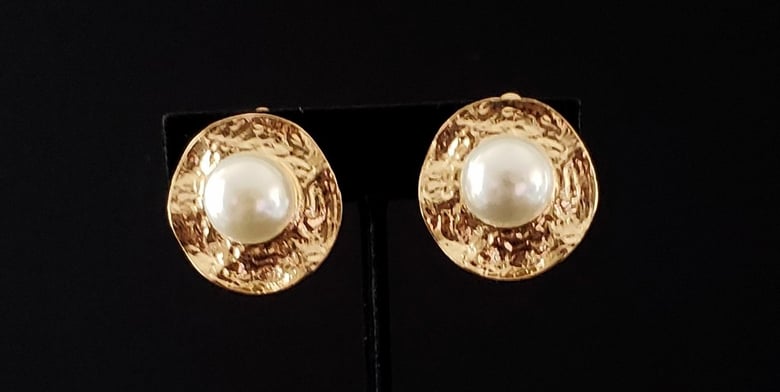 Image of Gold & Pearl Clip-On Earrings 