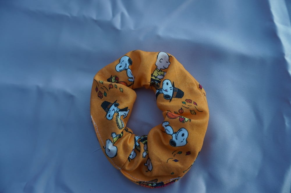 Image of Pilgrim Snoopy Scrunchie 